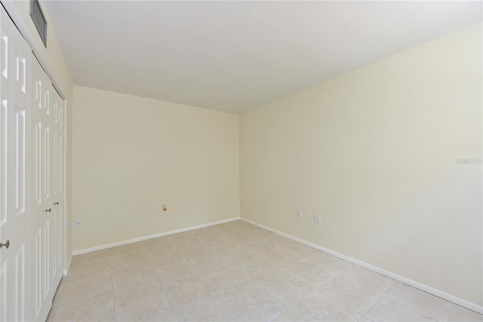 609 WOODLAWN DR — photo 20