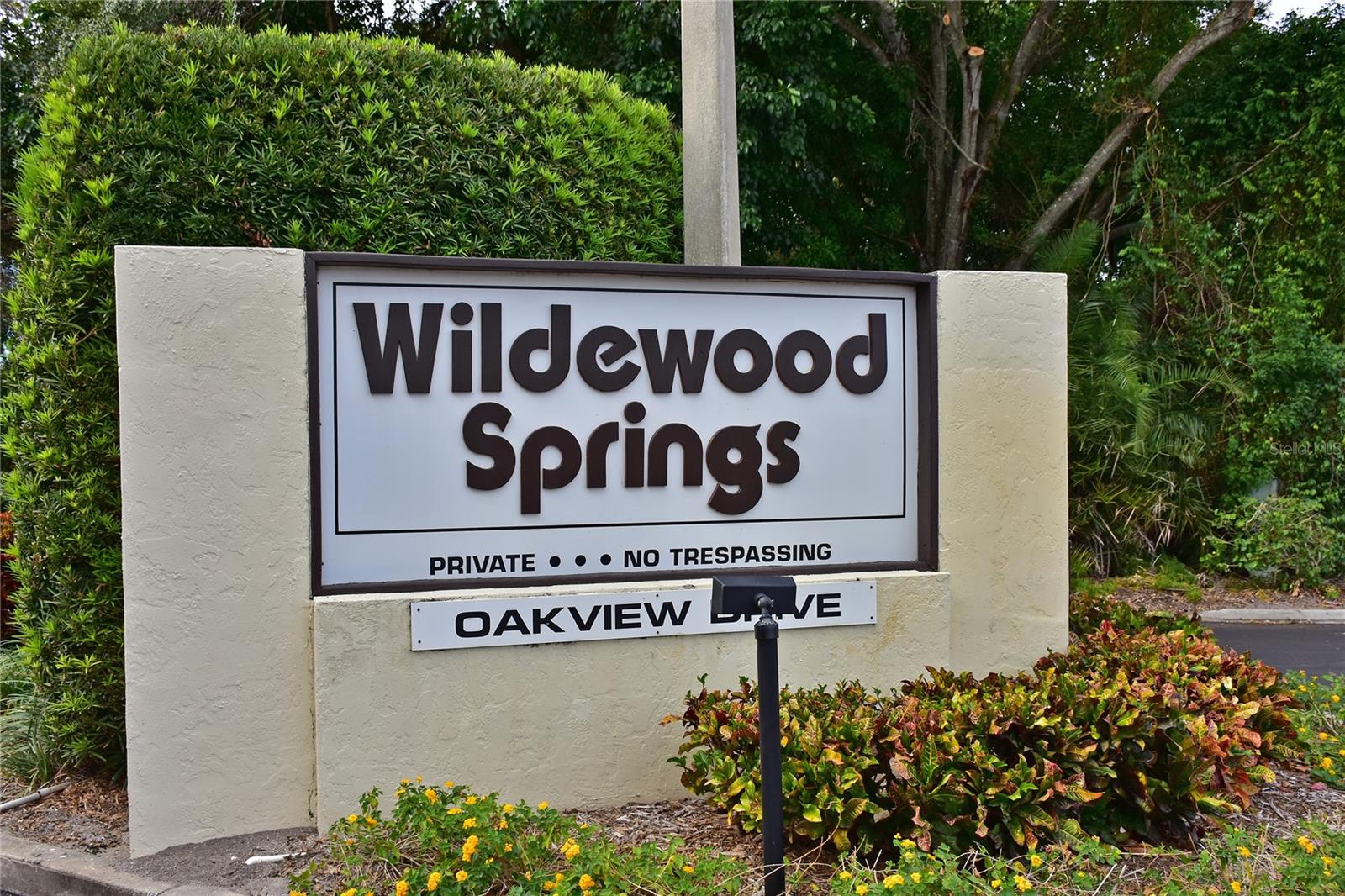 609 WOODLAWN DR — photo 37