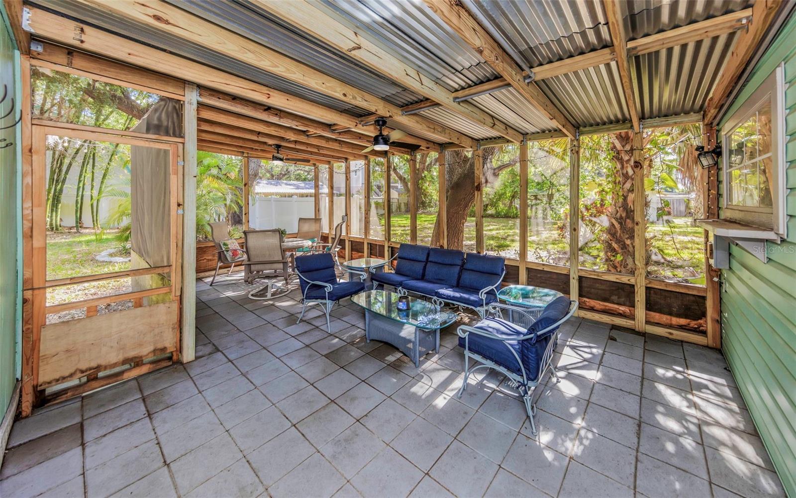 414 TAMPA RD — photo 32