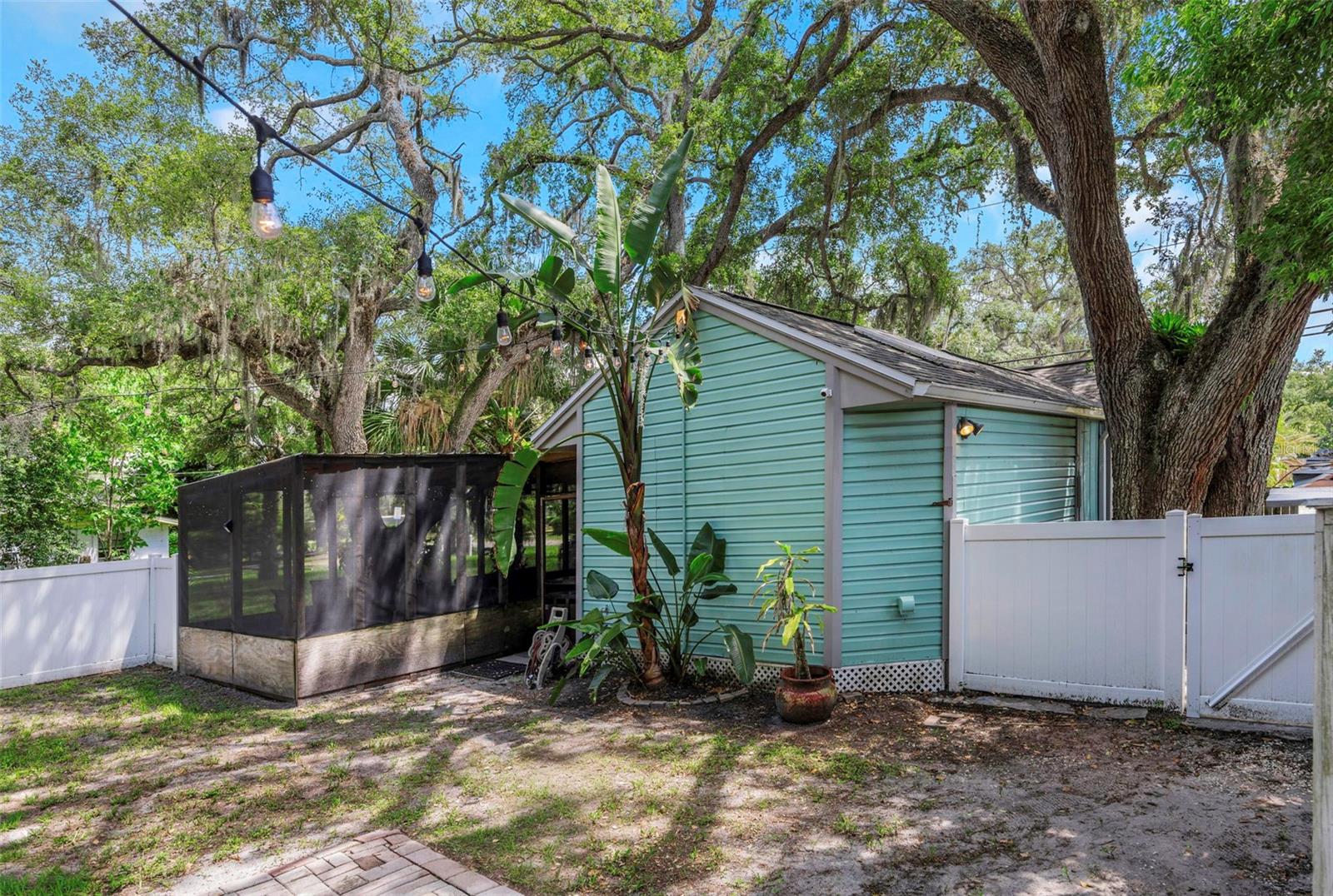 414 TAMPA RD — photo 35
