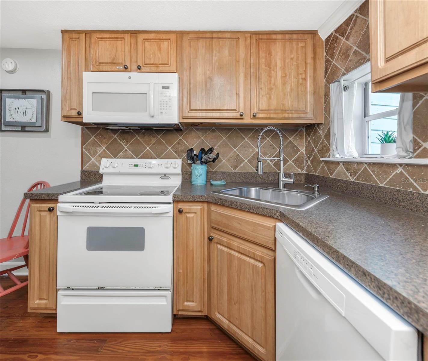 414 TAMPA RD — photo 15