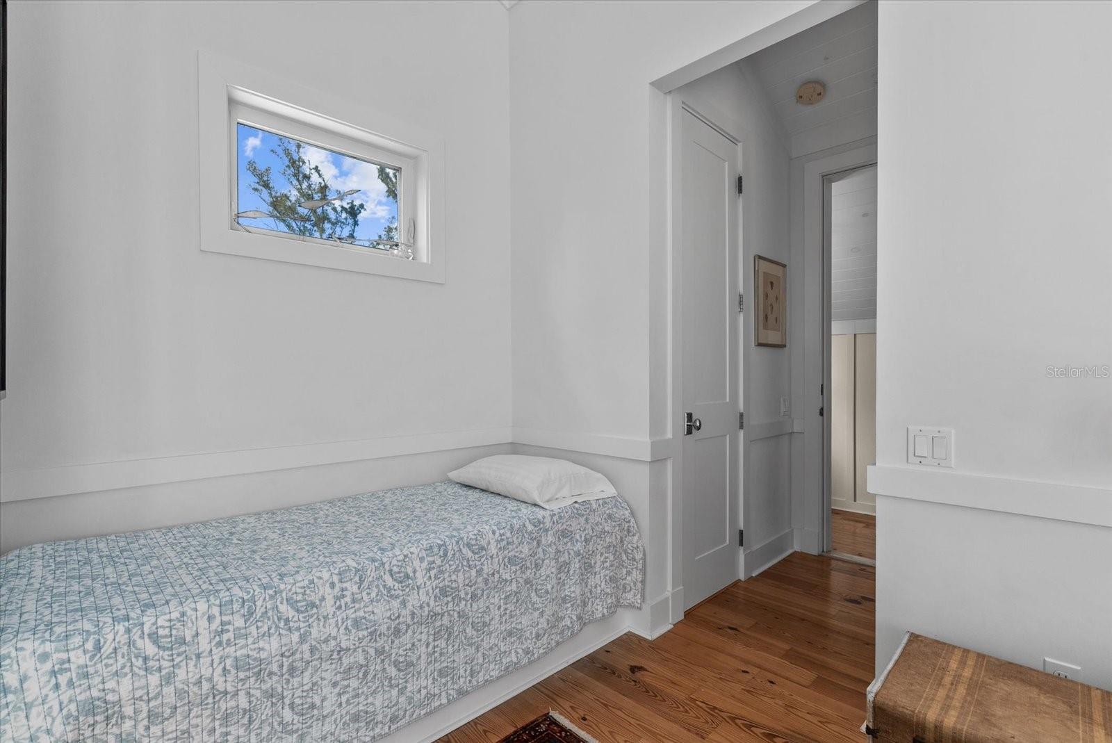 7143 LA LENAIRE DR — photo 32