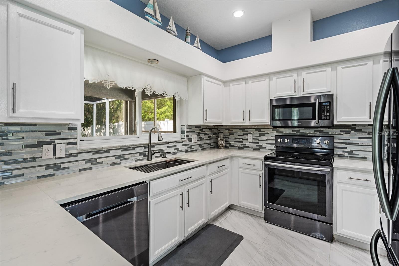 380 ROSALIND LN — photo 8