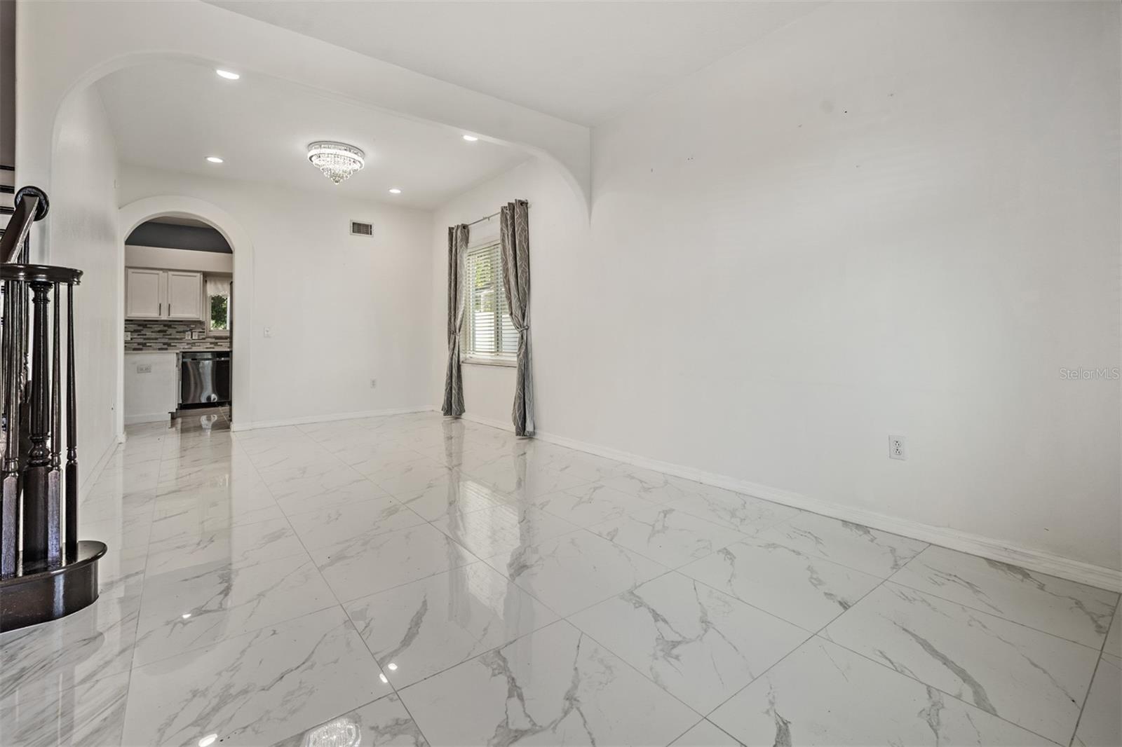 380 ROSALIND LN — photo 4
