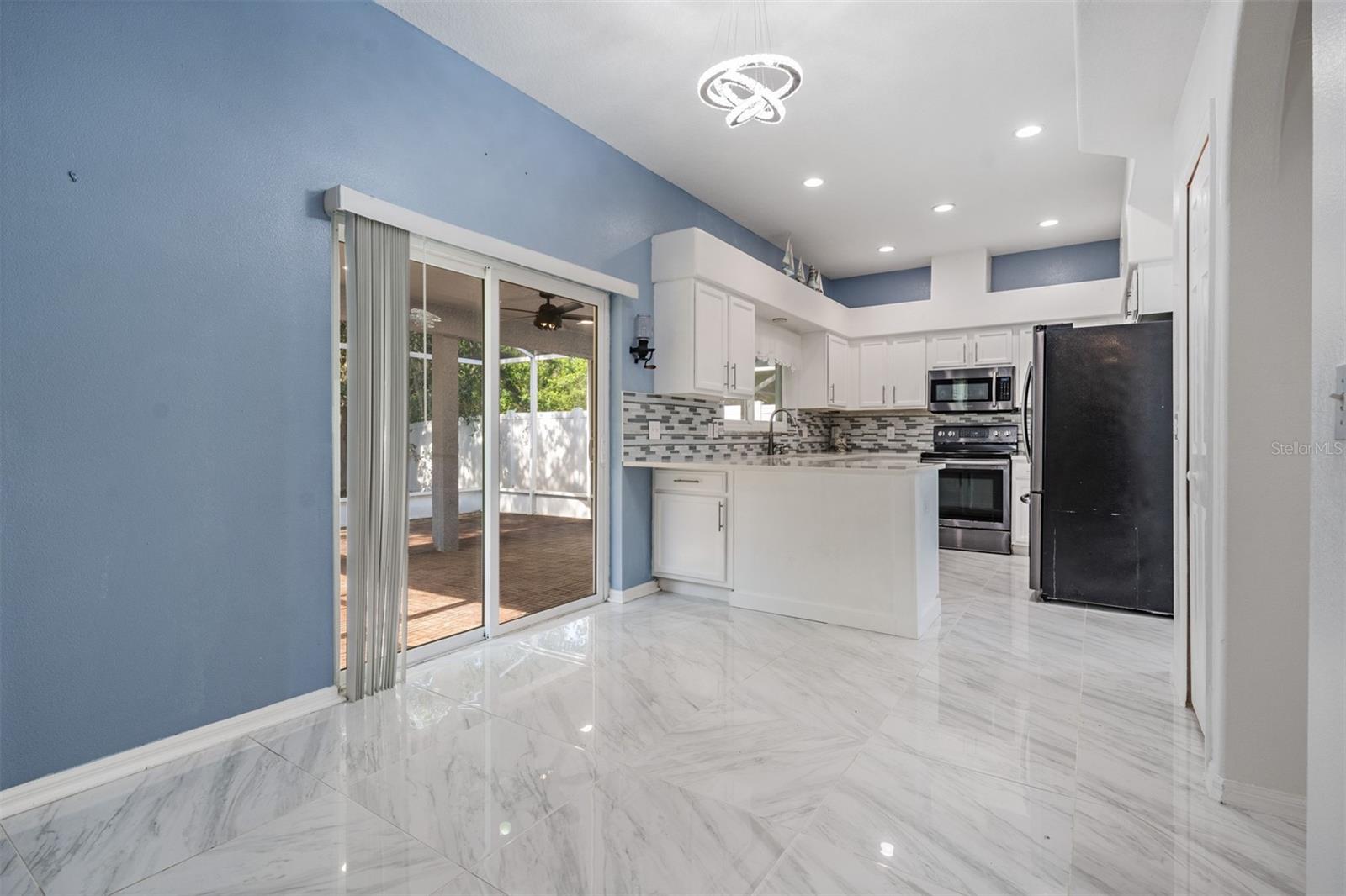 380 ROSALIND LN — photo 13