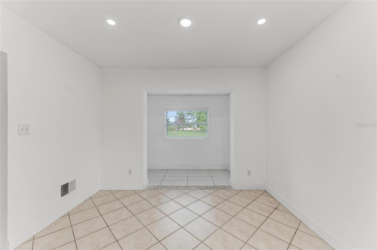 312 WINFIELD WAY — photo 15