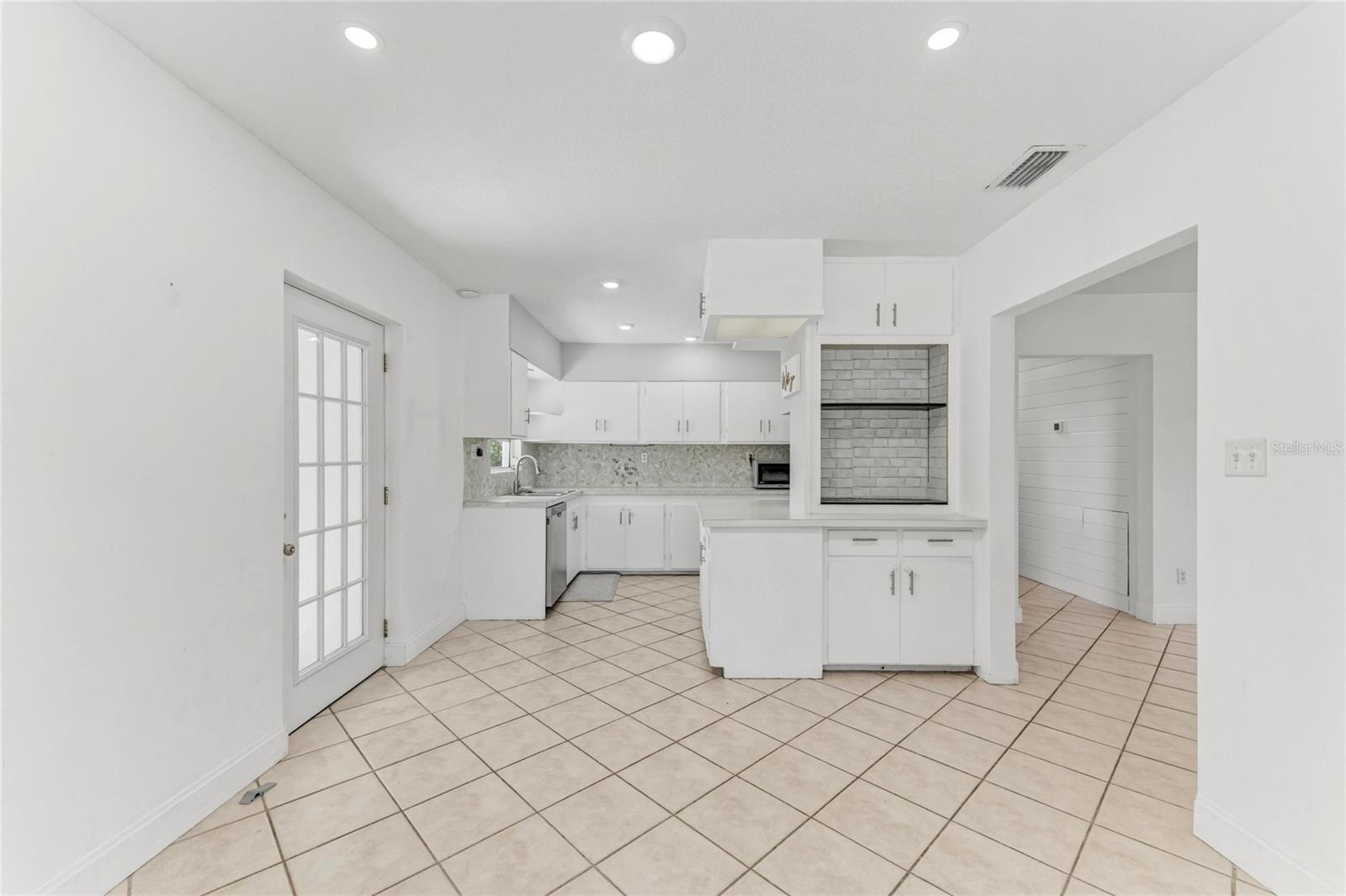 312 WINFIELD WAY — photo 18