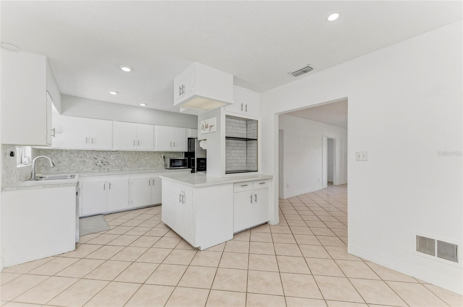 312 WINFIELD WAY — photo 19