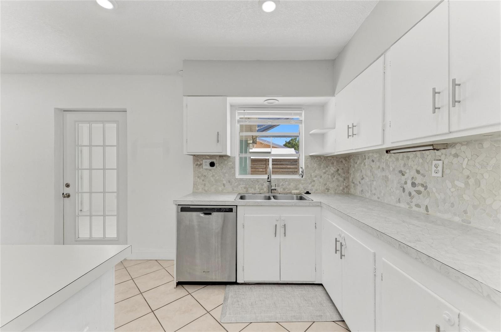 312 WINFIELD WAY — photo 23