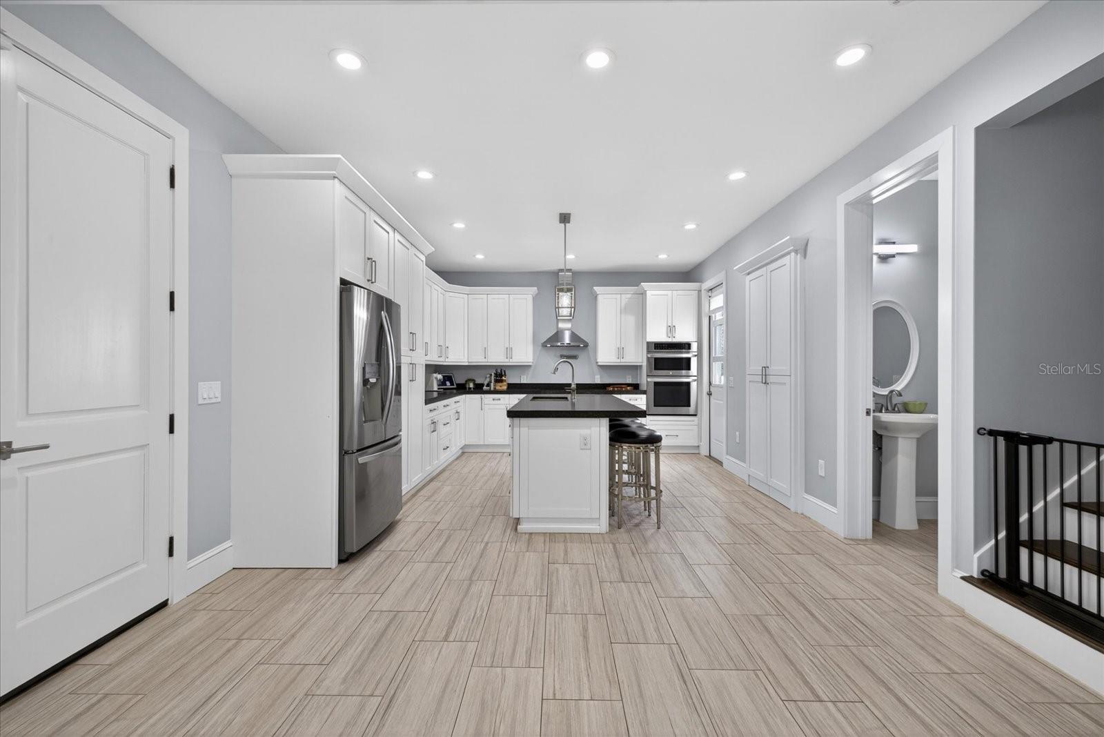 4102 S TRASK ST — photo 10