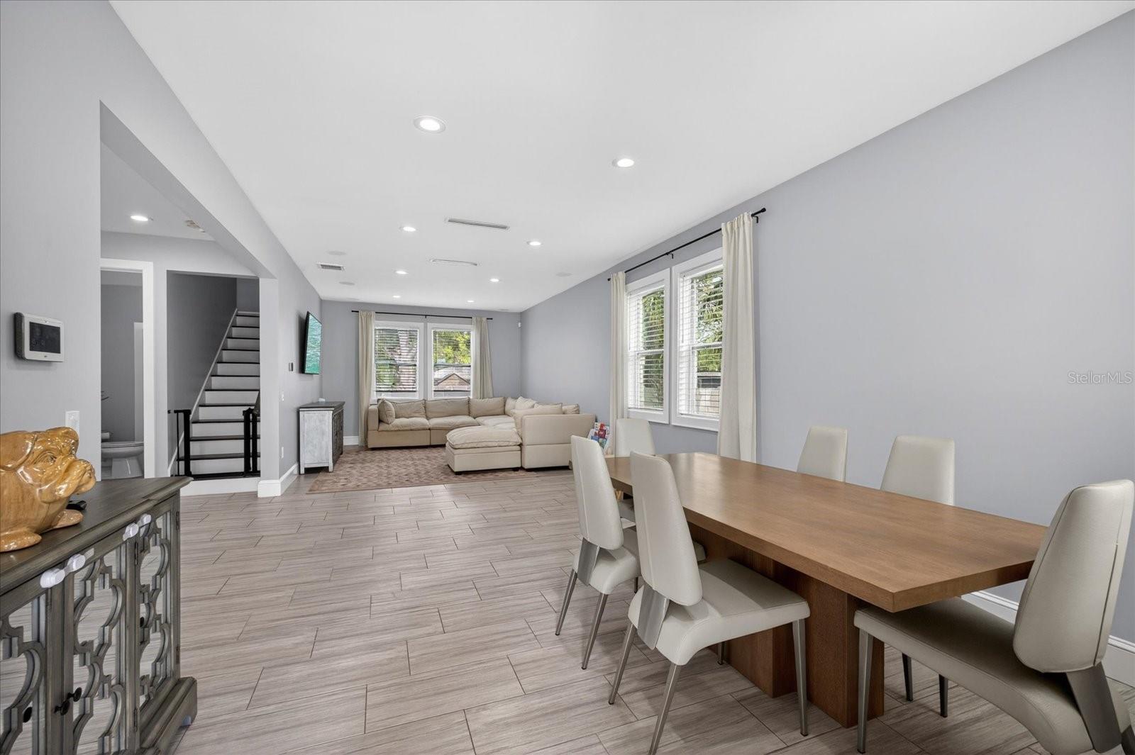 4102 S TRASK ST — photo 4