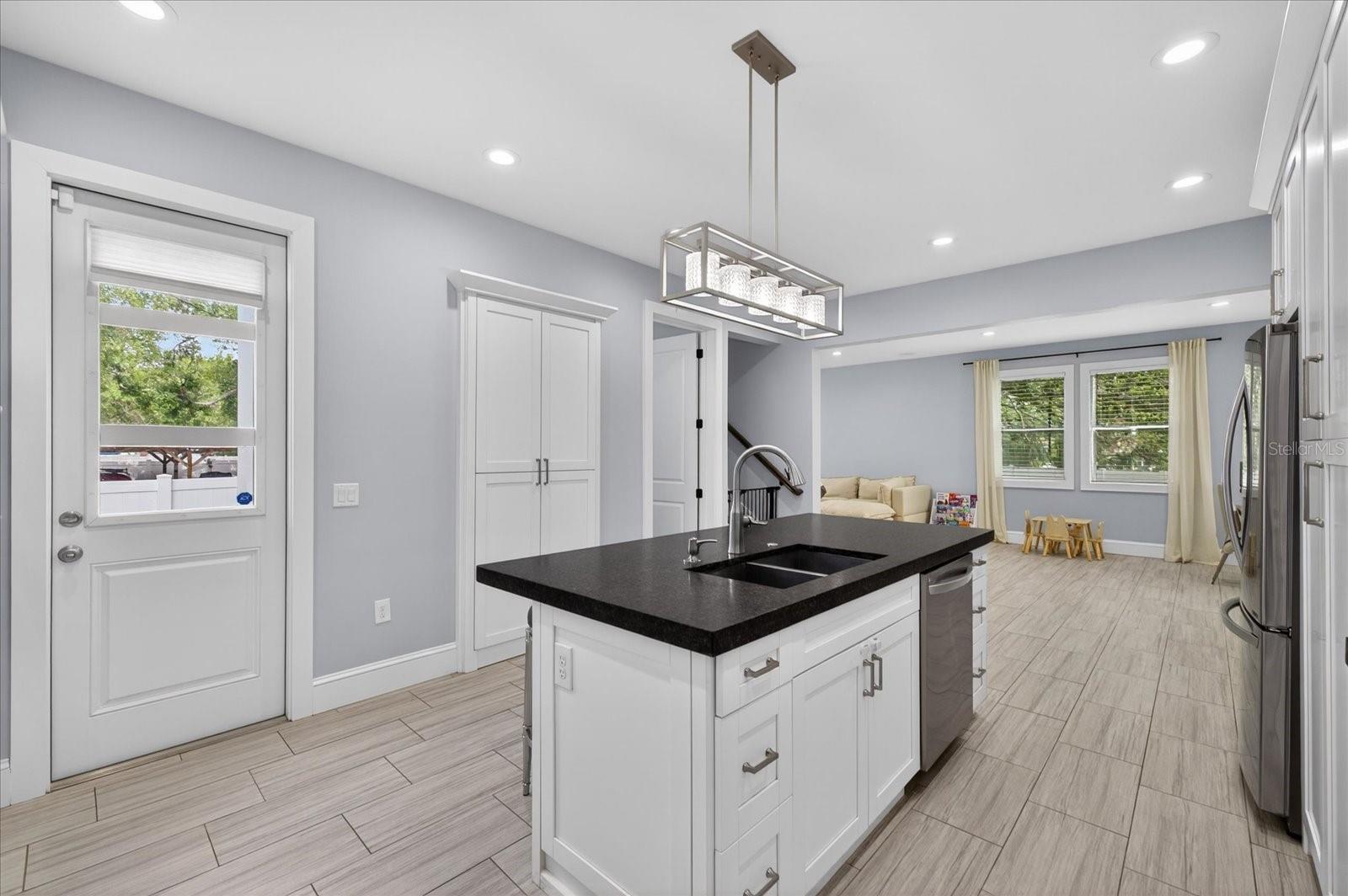 4102 S TRASK ST — photo 15