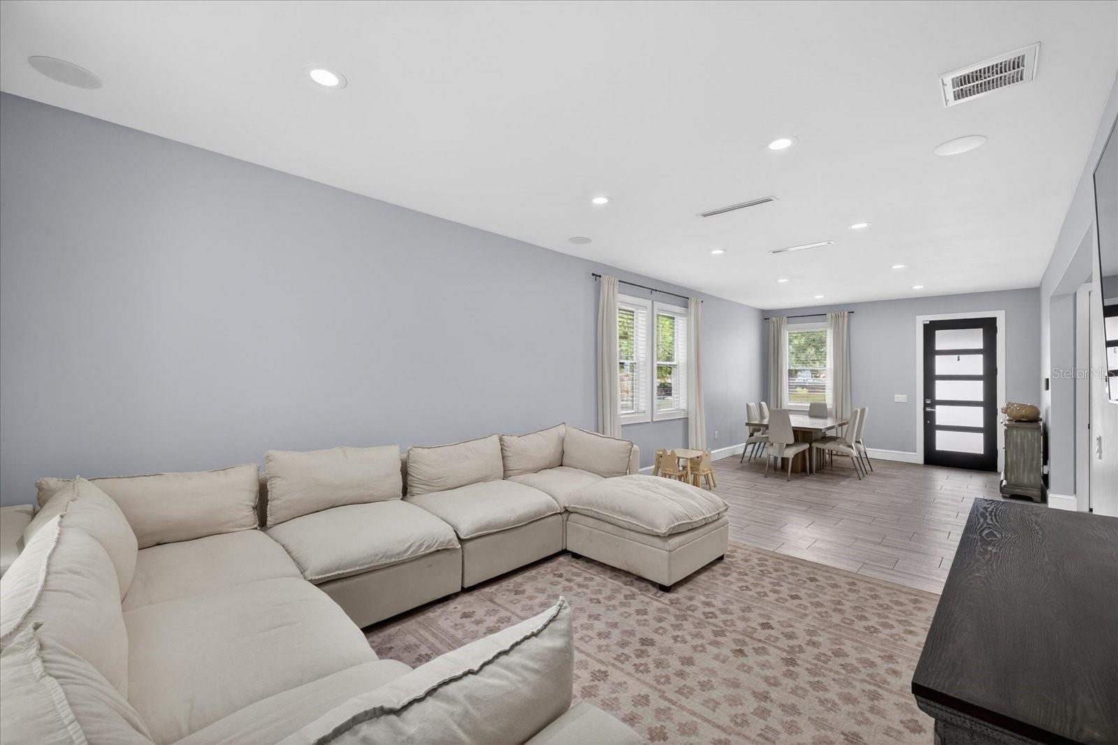 4102 S TRASK ST — photo 6