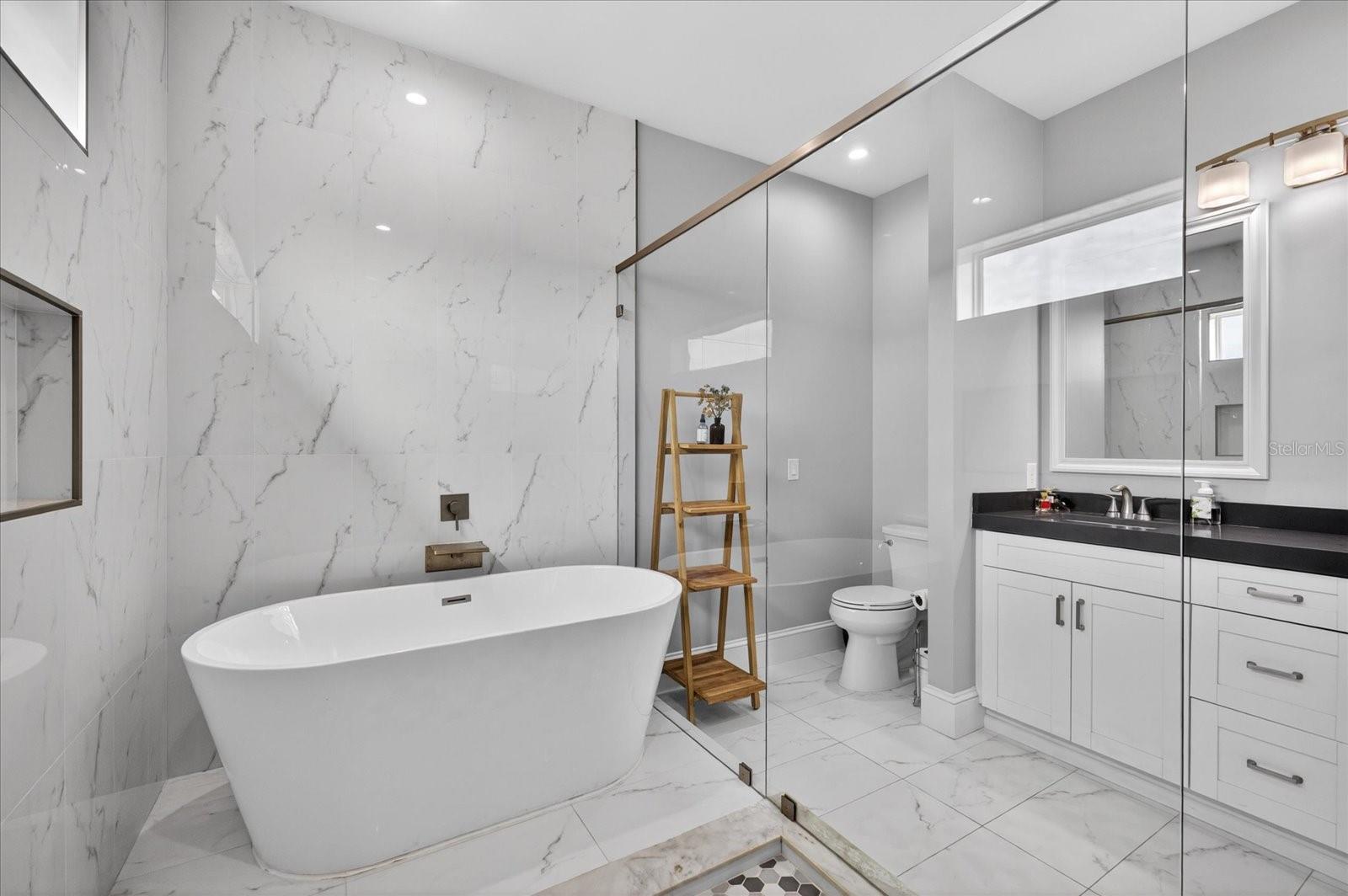 4102 S TRASK ST — photo 43