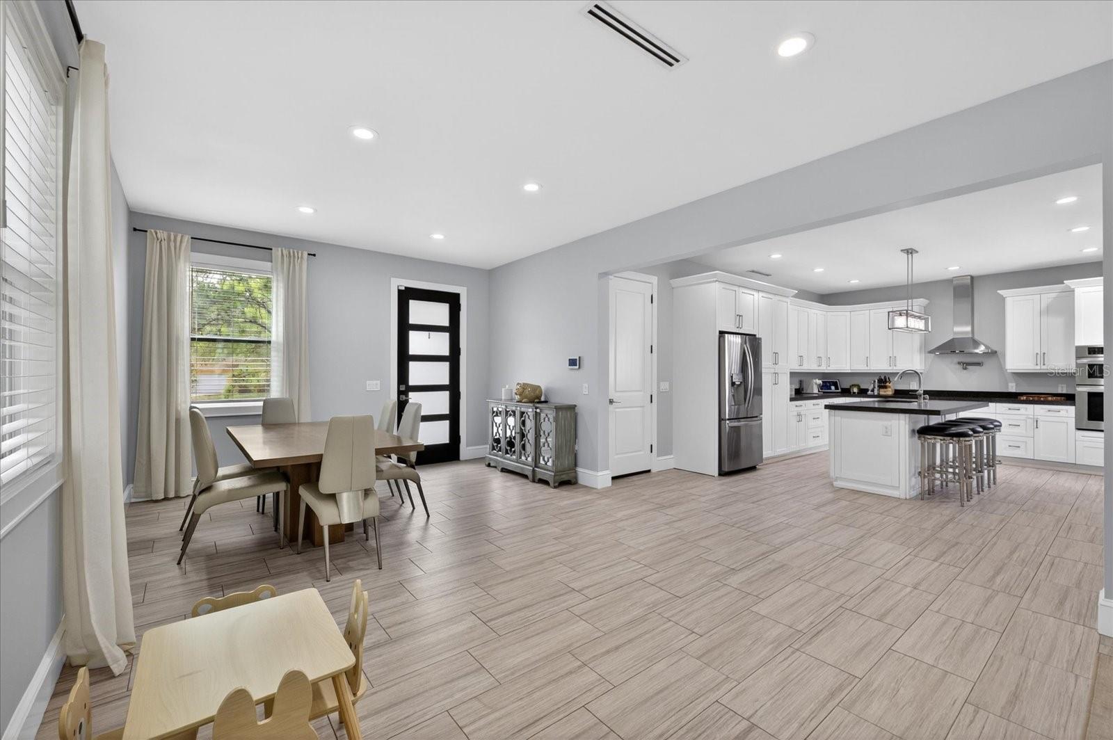 4102 S TRASK ST — photo 9