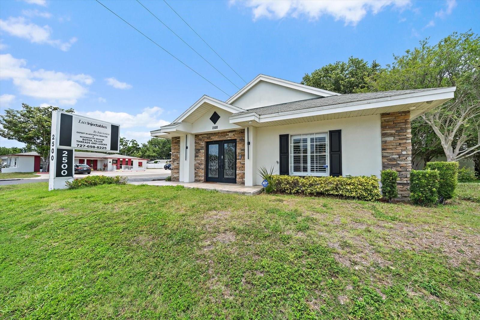 2500 SUNSET POINT RD — photo 4