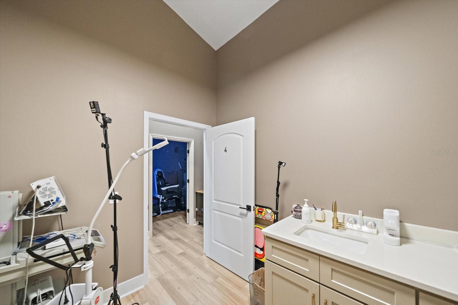 2500 SUNSET POINT RD — photo 15