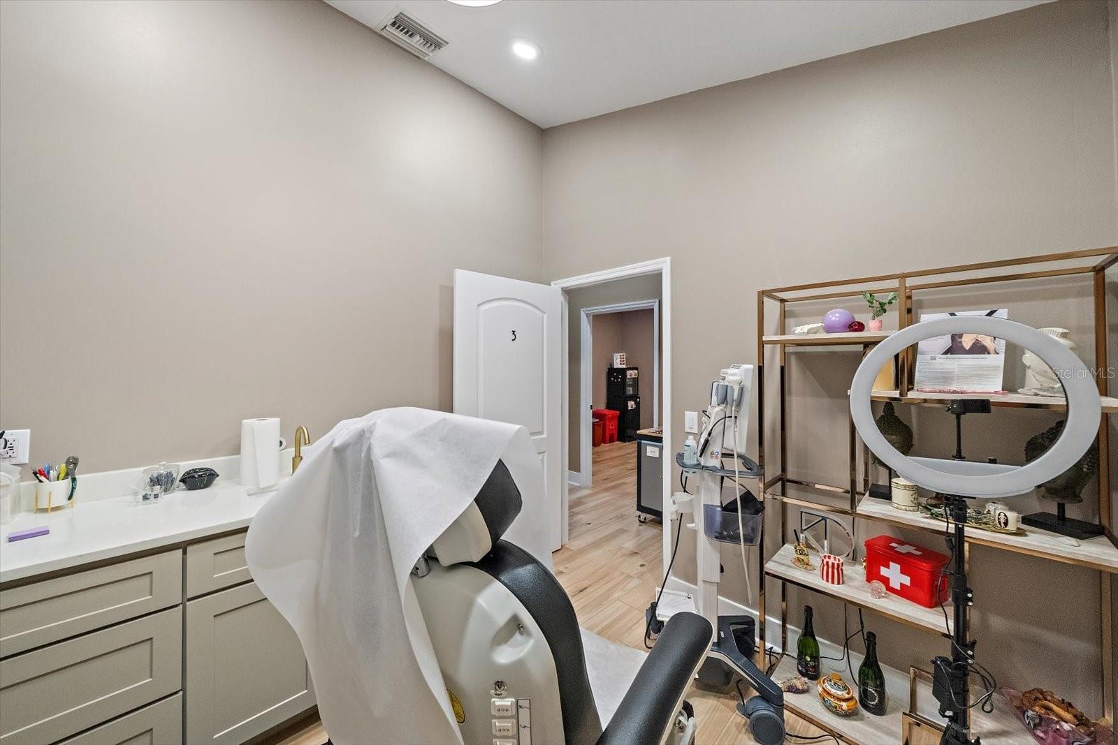 2500 SUNSET POINT RD — photo 17