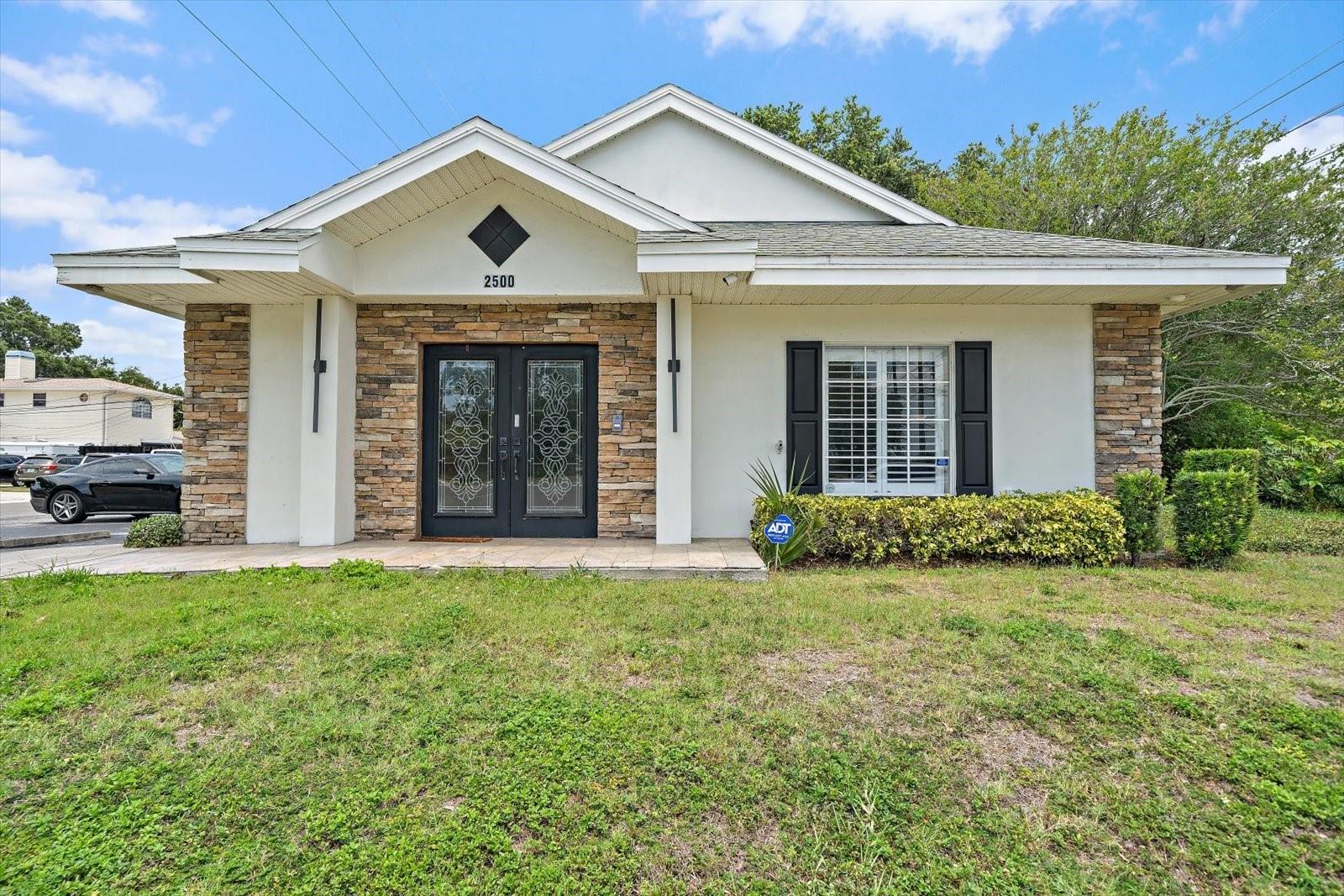 2500 SUNSET POINT RD — photo 2