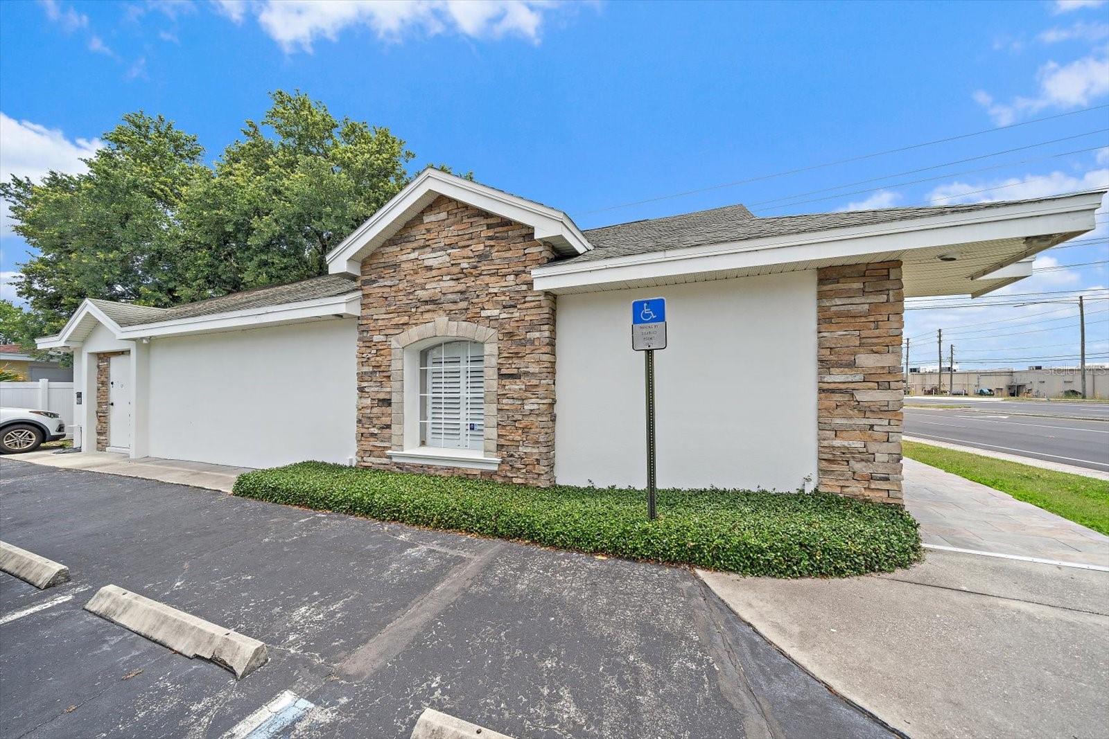 2500 SUNSET POINT RD — photo 25