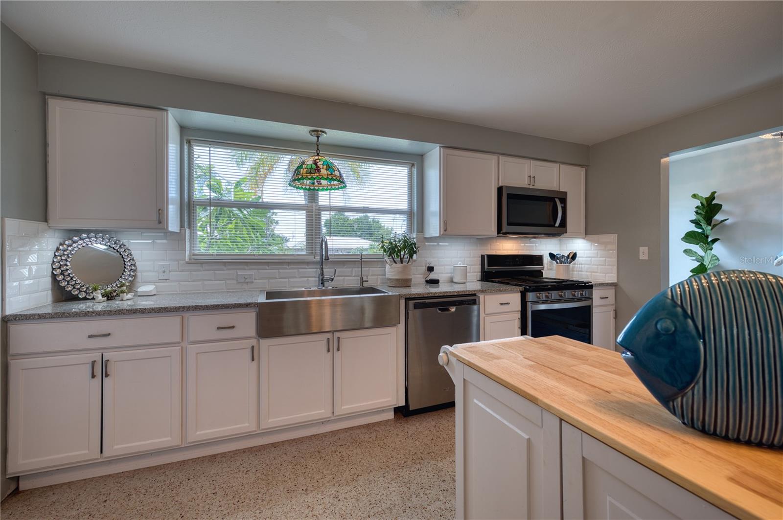 510 DONA DR — photo 8