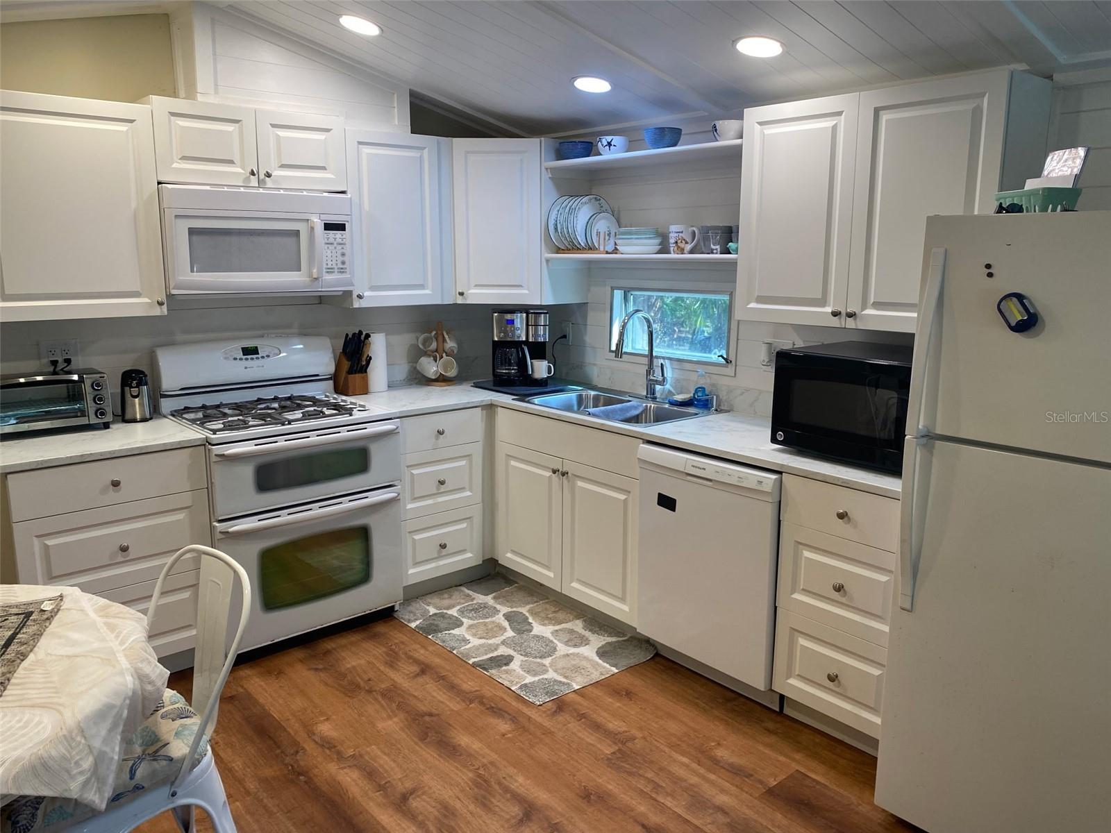 1300 N RIVER RD #W 86 — photo 3