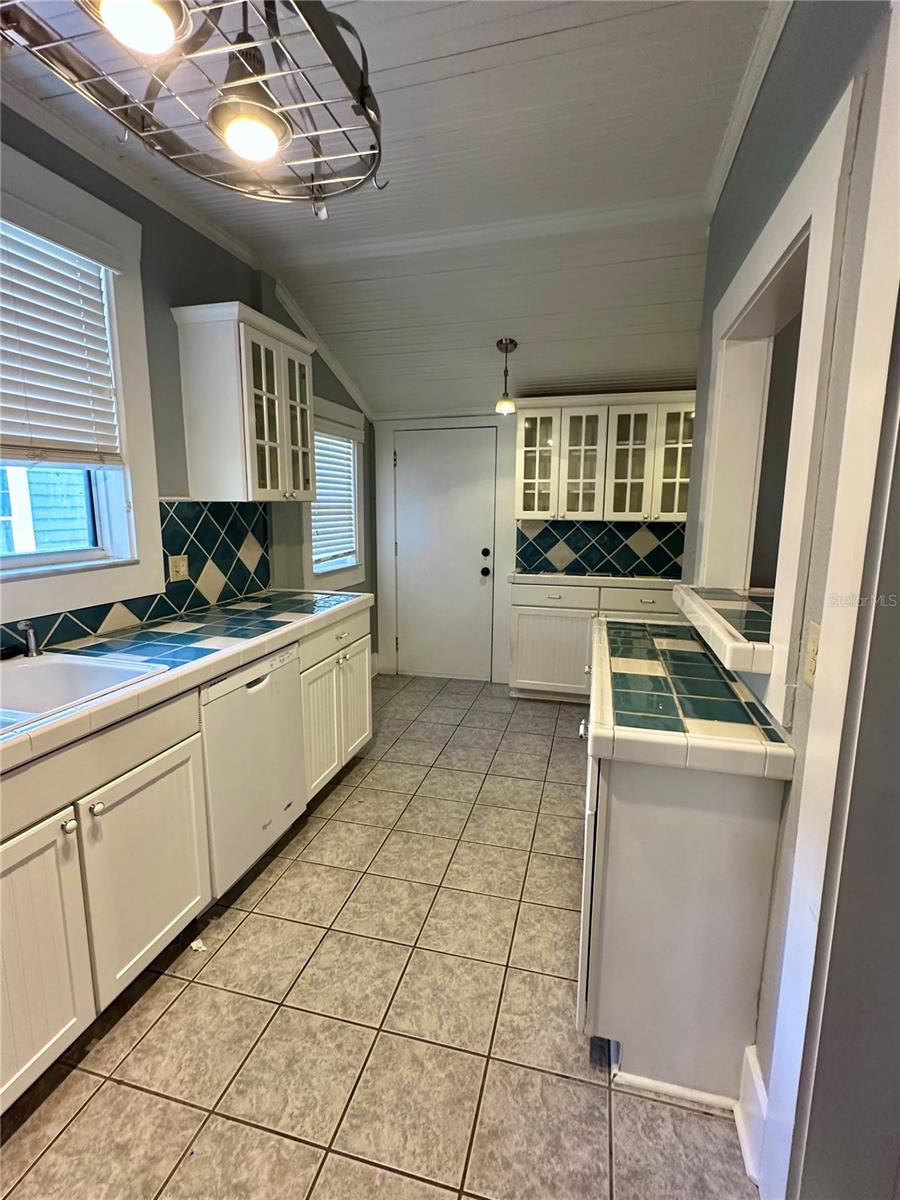 1209 E COMANCHE AVE — photo 23