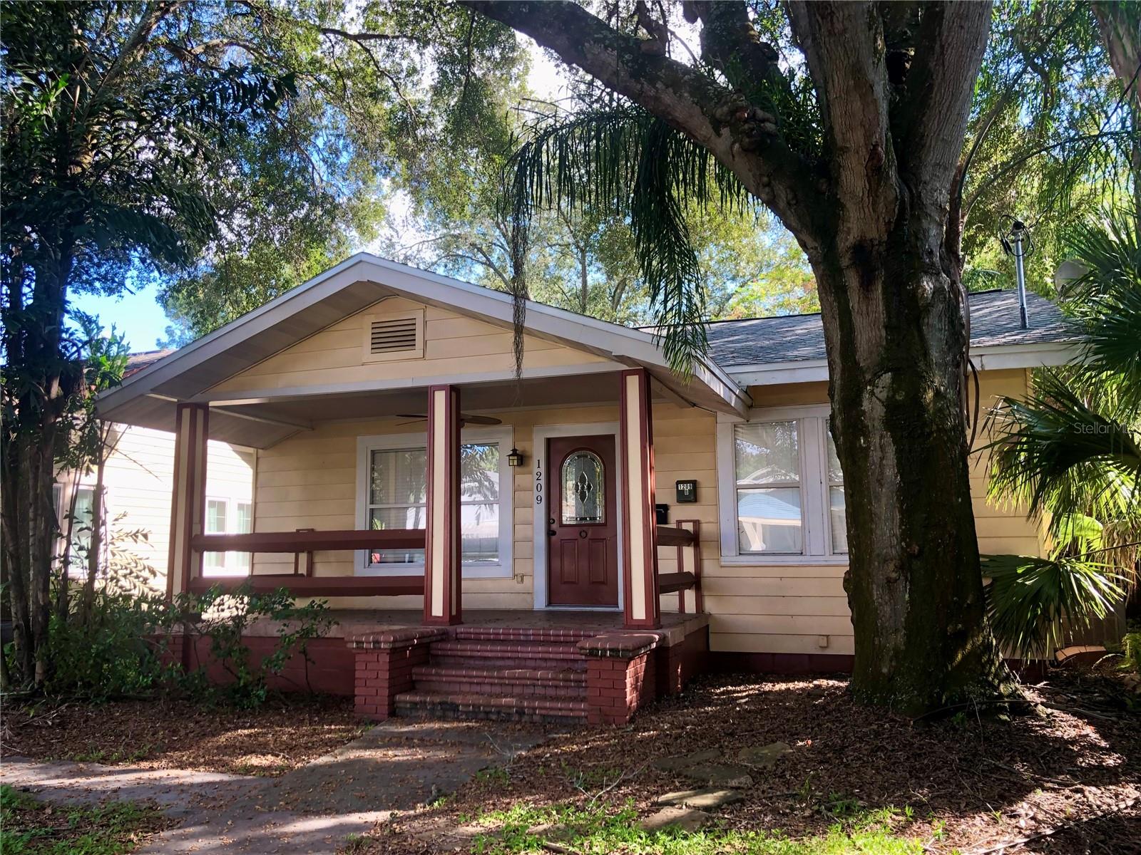 1209 E COMANCHE AVE — photo 2