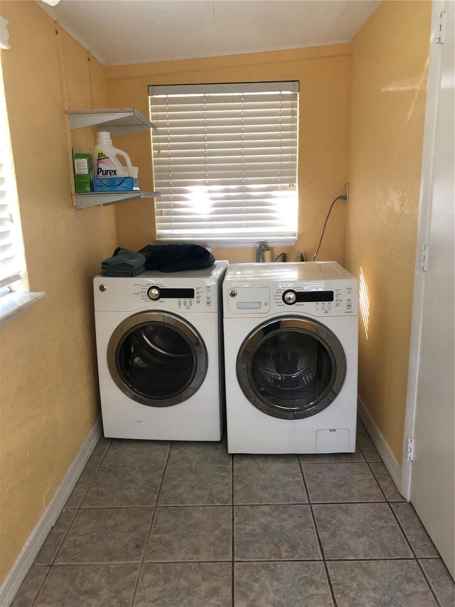 1209 E COMANCHE AVE — photo 29