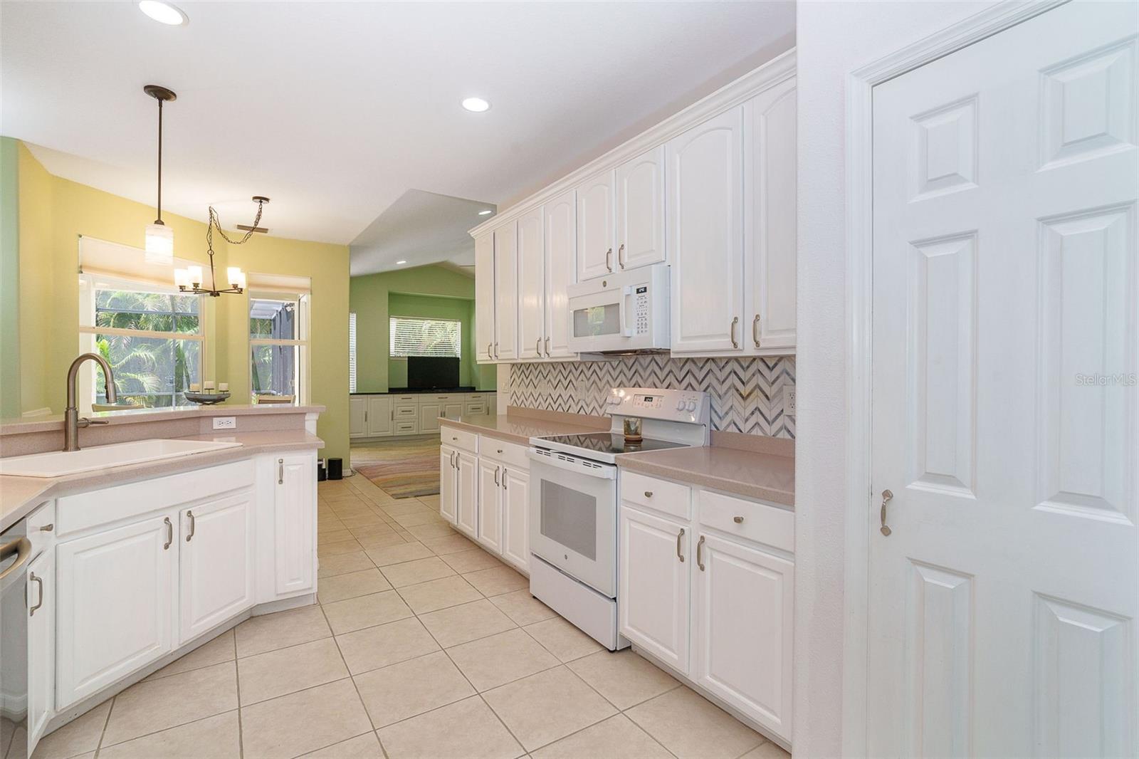 122 CLEAR LAKE DR — photo 18
