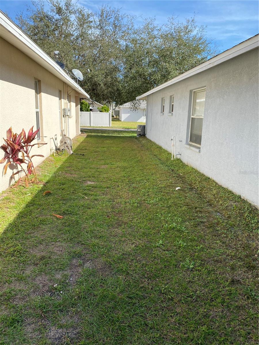 10328 SUMMERVIEW CIR — photo 4