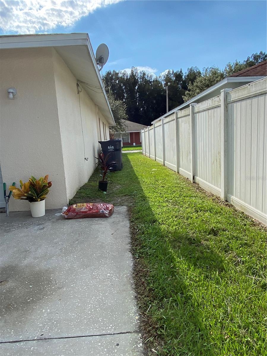 10328 SUMMERVIEW CIR — photo 33