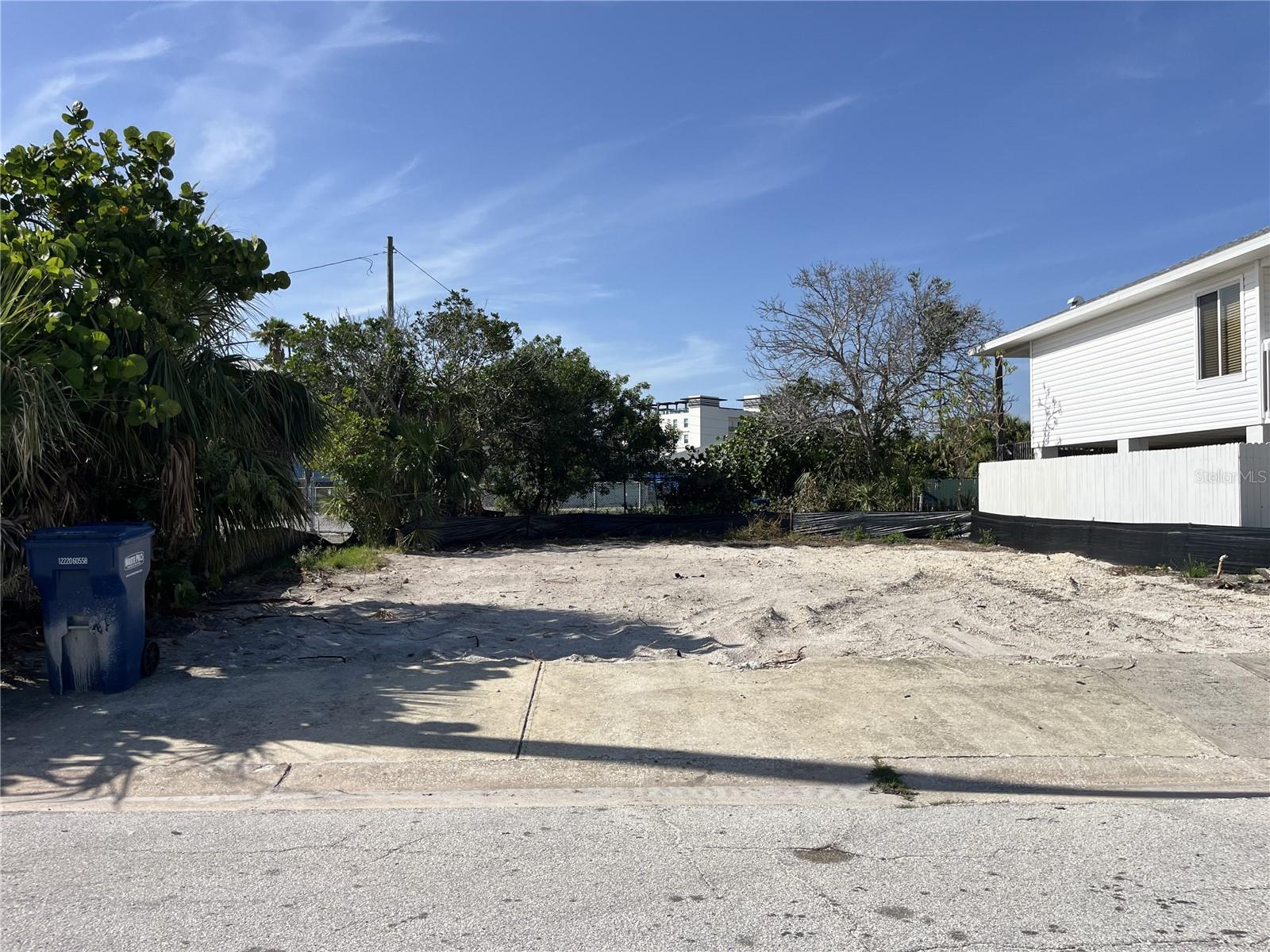 180 E MADEIRA AVE — photo 3