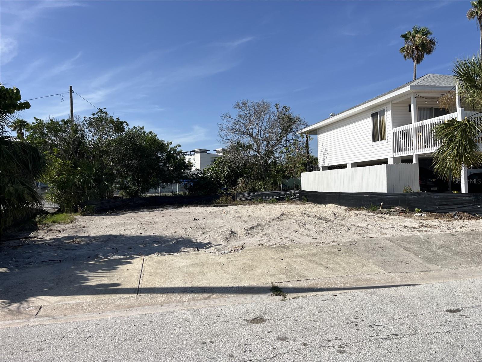 180 E MADEIRA AVE — photo 2