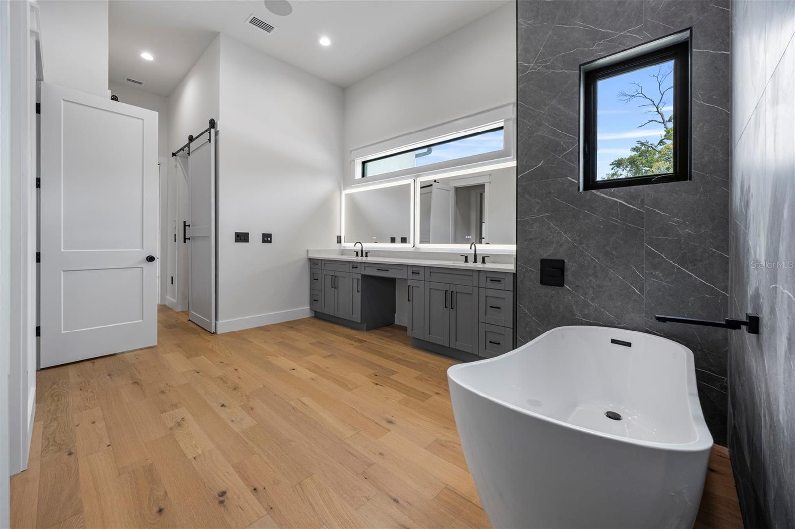 3701 S LYNWOOD AVE — photo 32