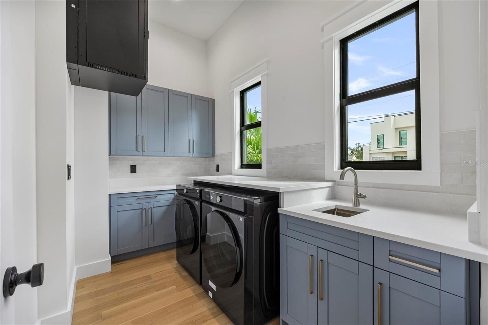 3701 S LYNWOOD AVE — photo 24