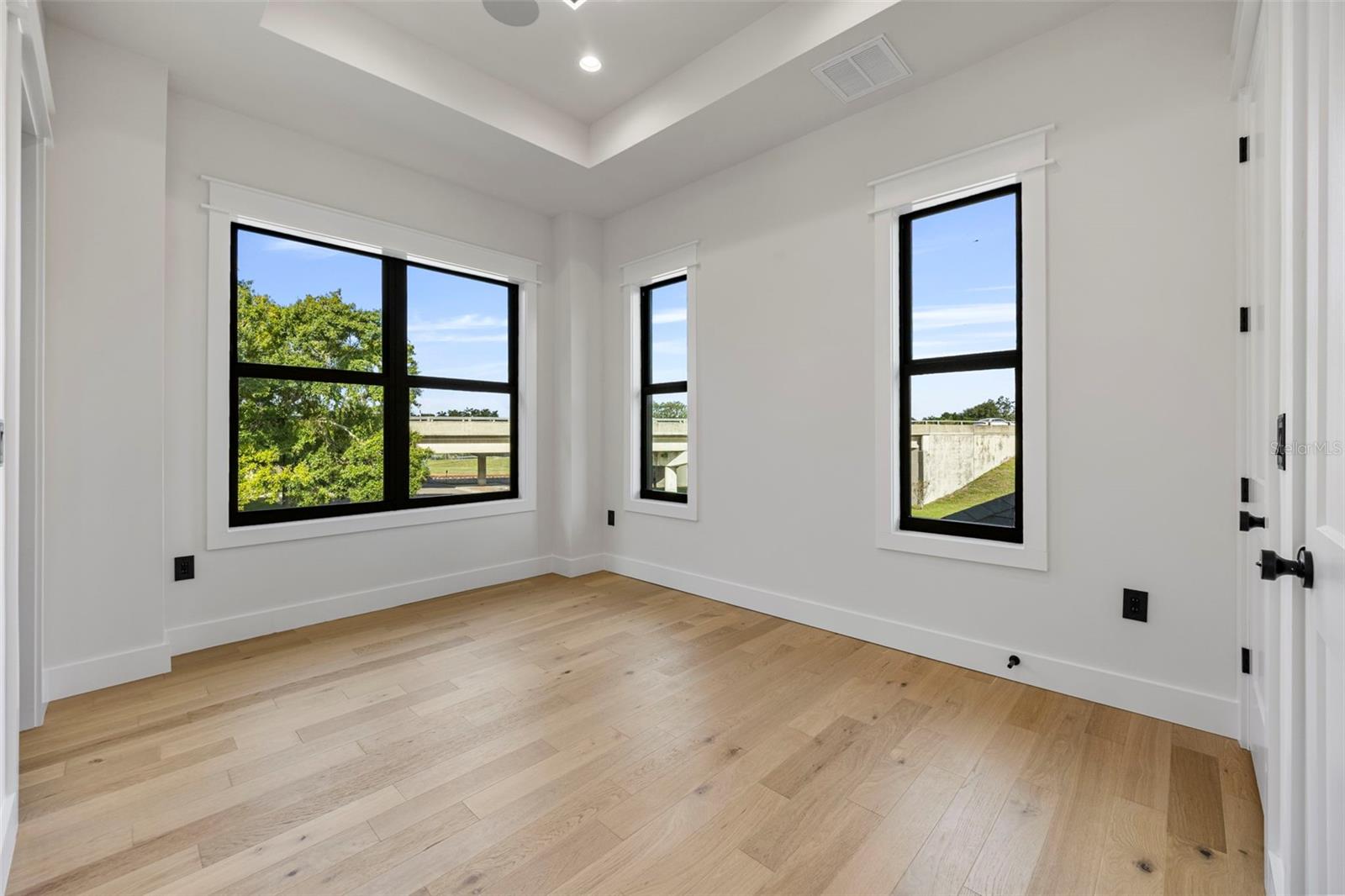 3701 S LYNWOOD AVE — photo 58