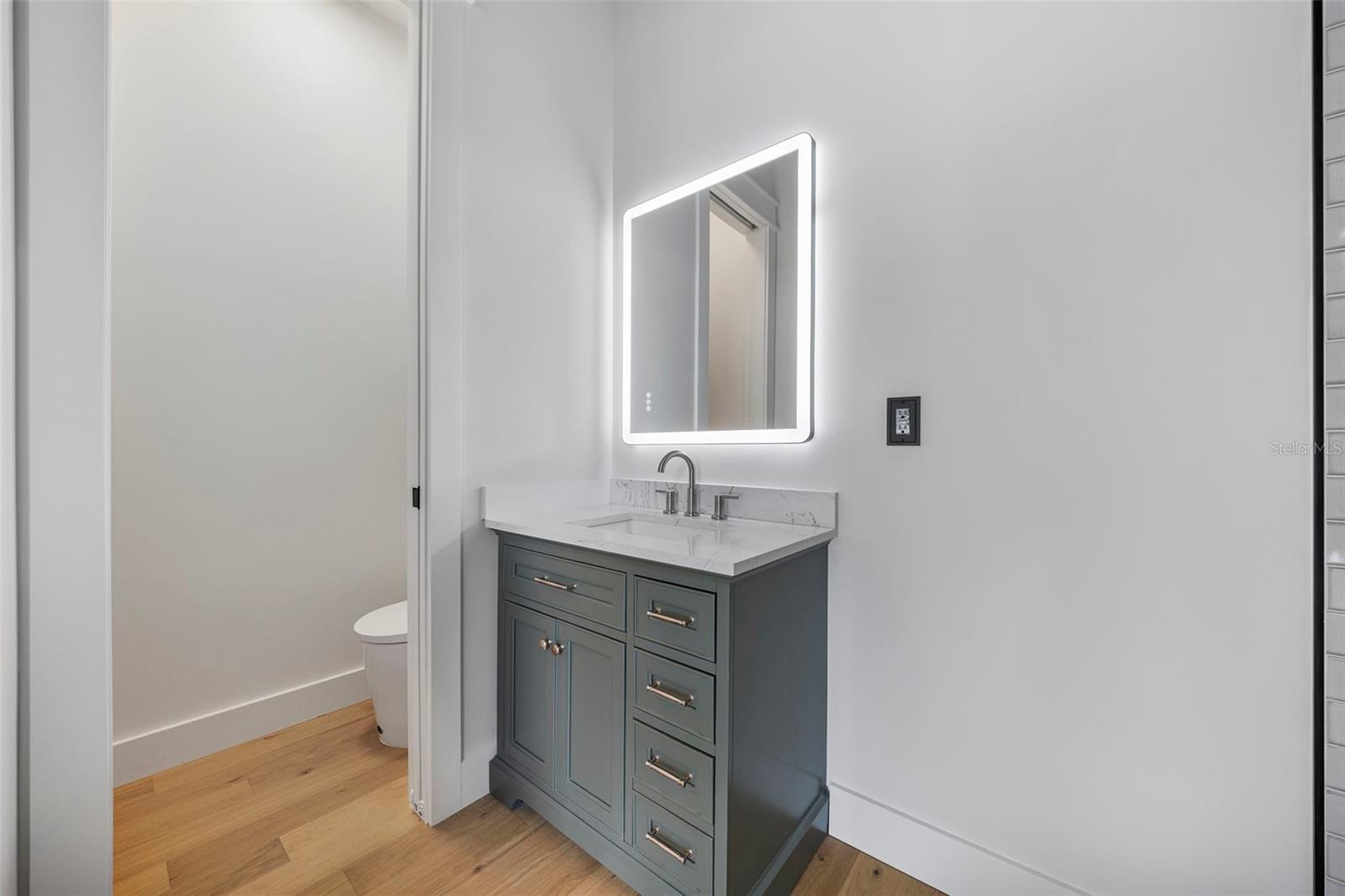3701 S LYNWOOD AVE — photo 46