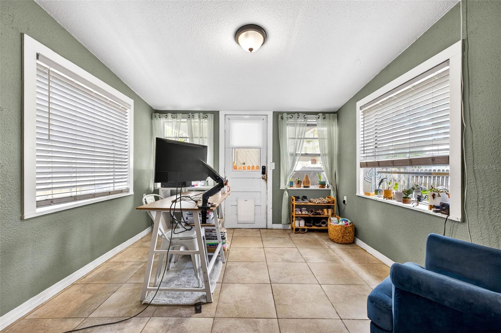 1318 W RAMBLA ST — photo 22