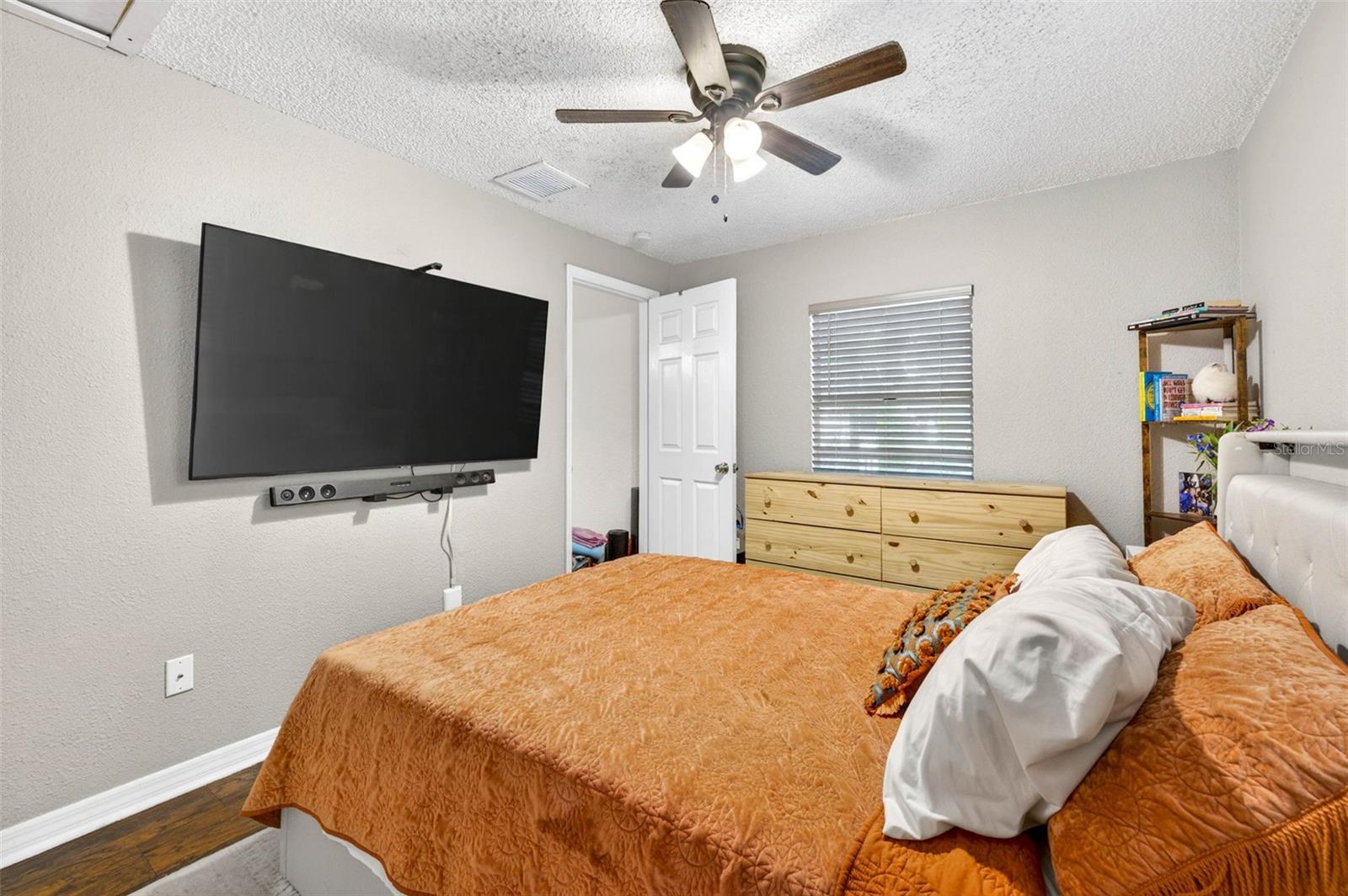 1318 W RAMBLA ST — photo 16