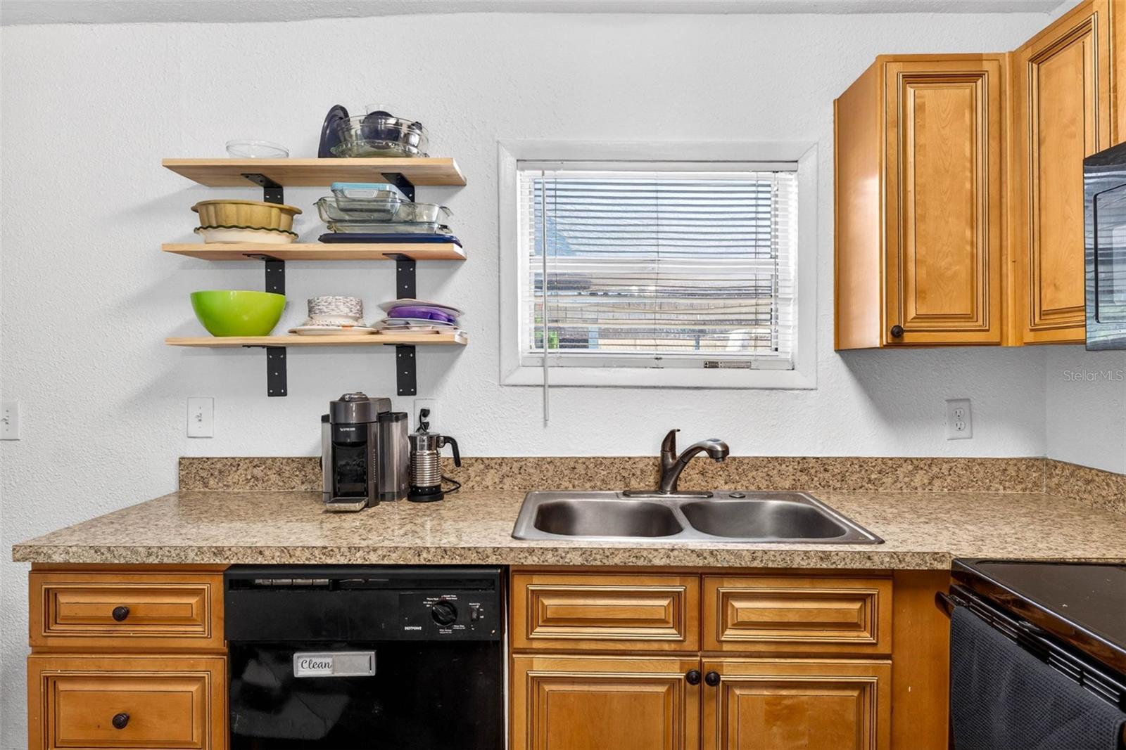 1318 W RAMBLA ST — photo 13
