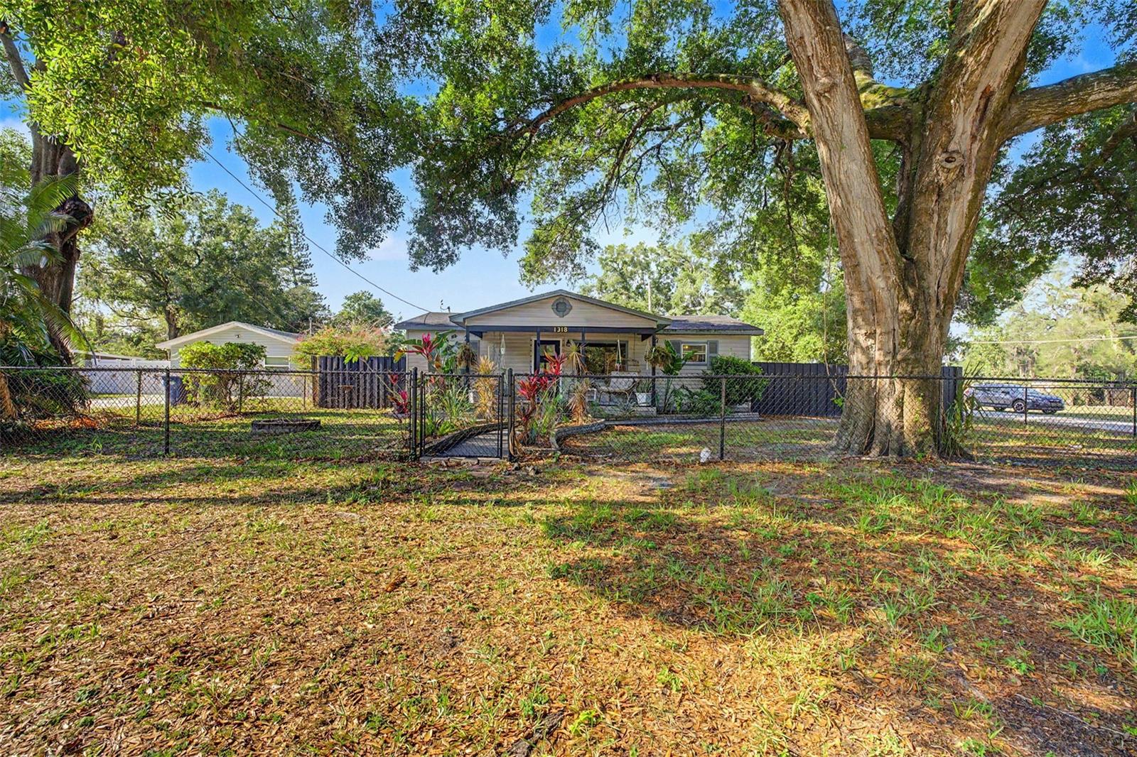 1318 W RAMBLA ST — photo 2