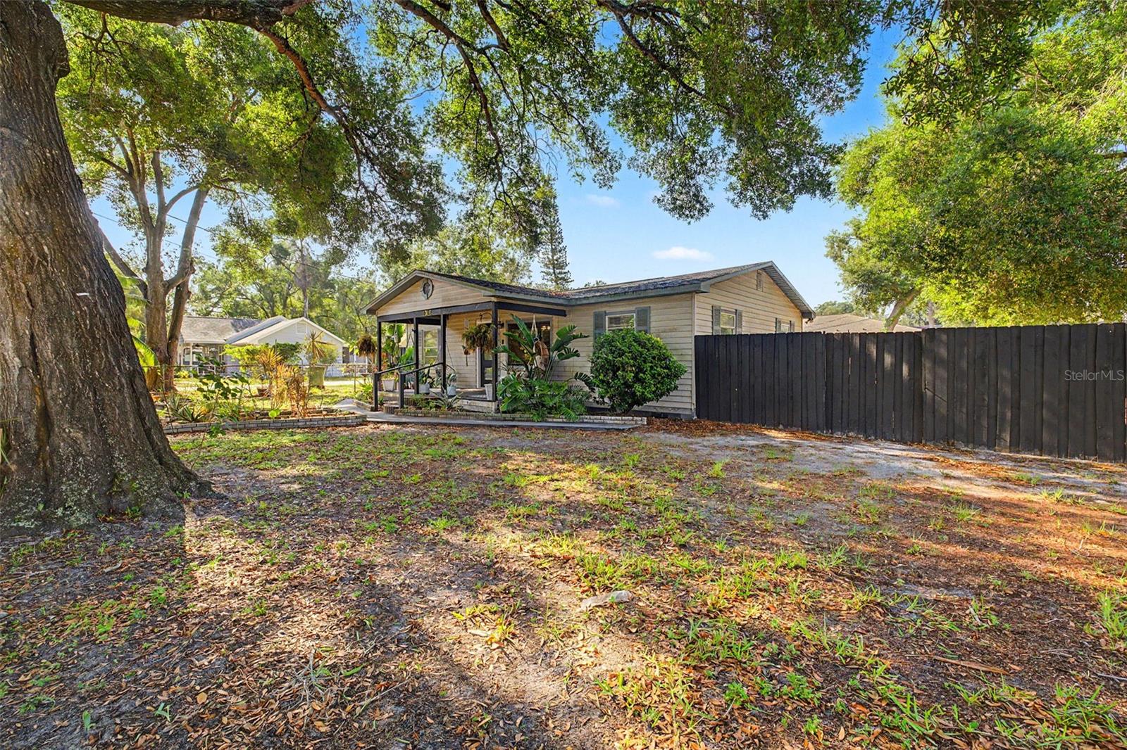 1318 W RAMBLA ST — photo 34
