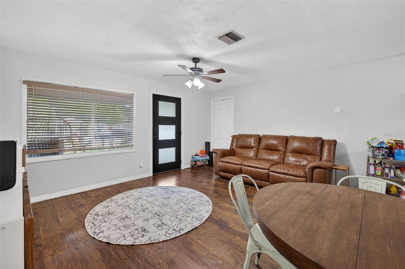 1318 W RAMBLA ST — photo 11