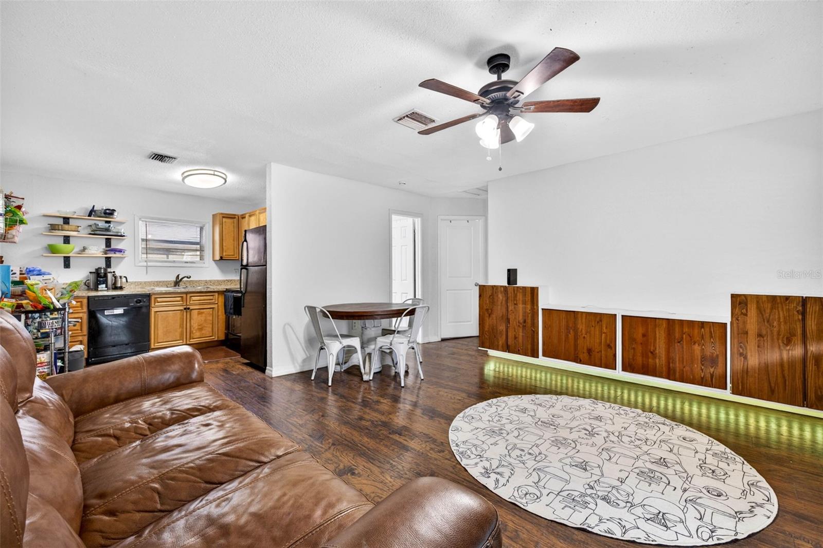 1318 W RAMBLA ST — photo 9