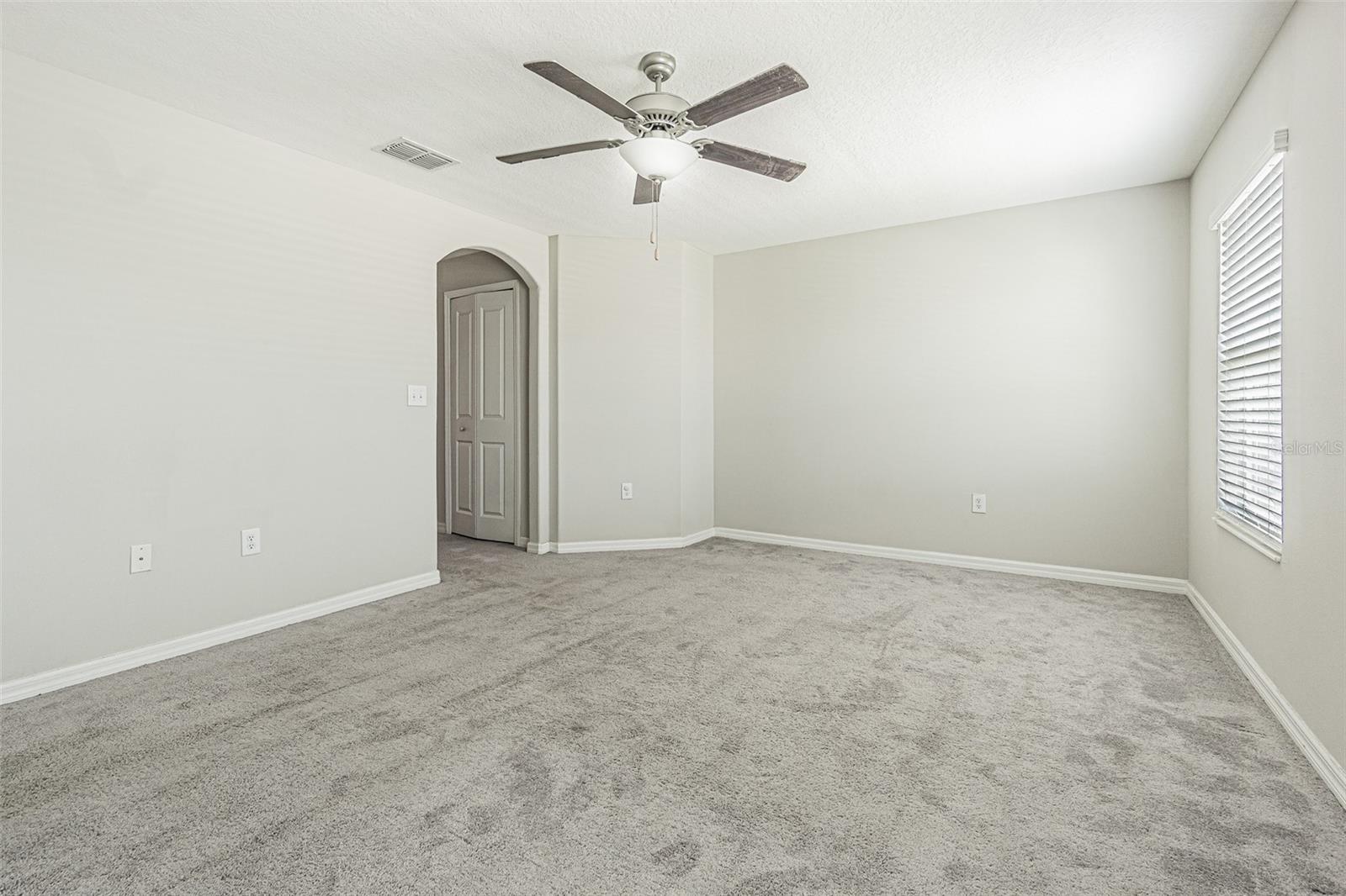 817 ROYAL EMPRESS DR — photo 31