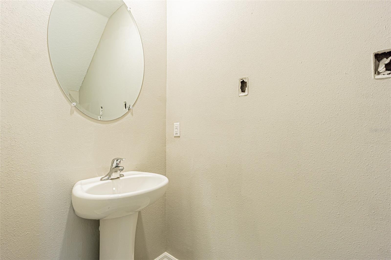 817 ROYAL EMPRESS DR — photo 17