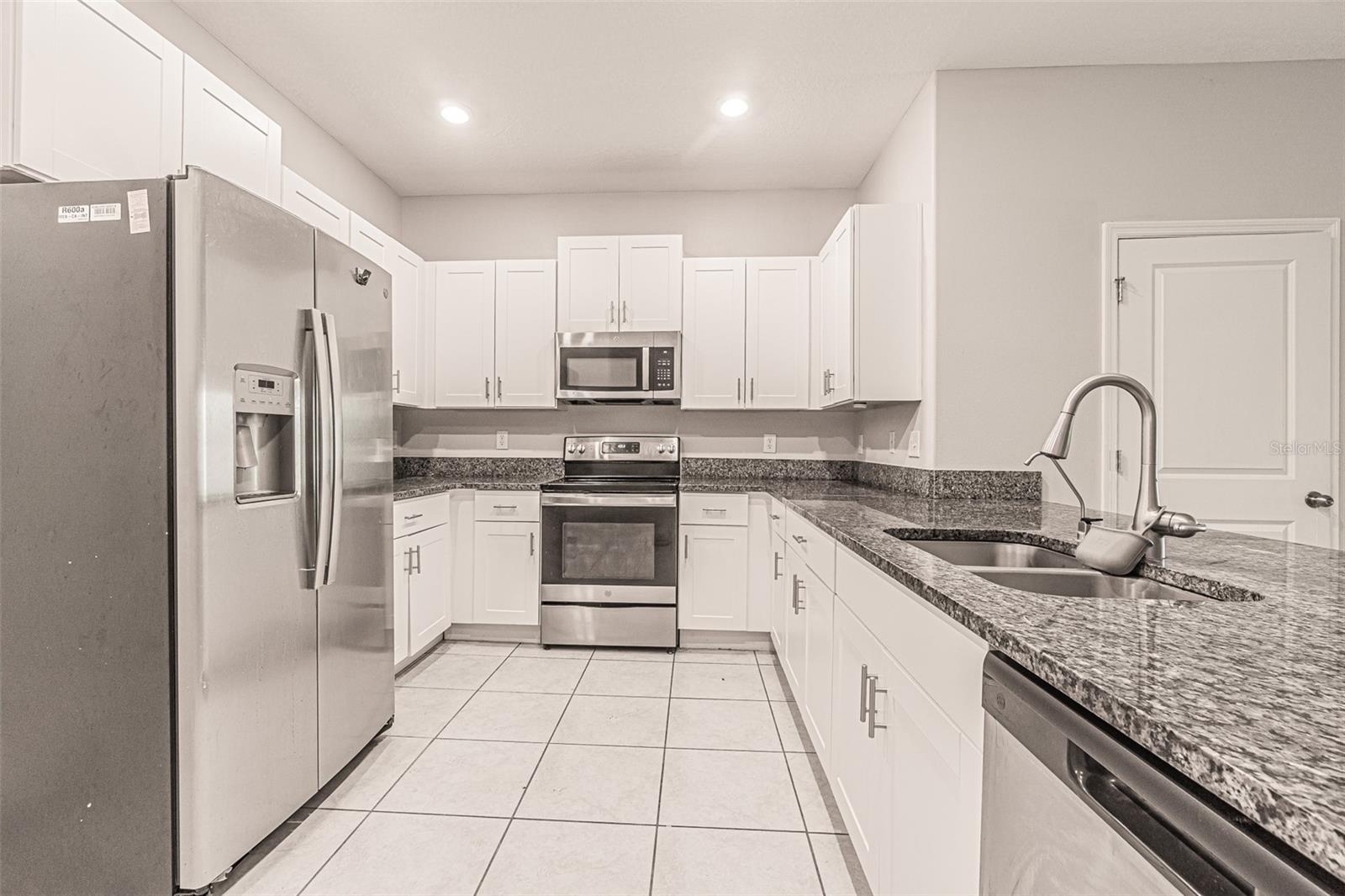 817 ROYAL EMPRESS DR — photo 16