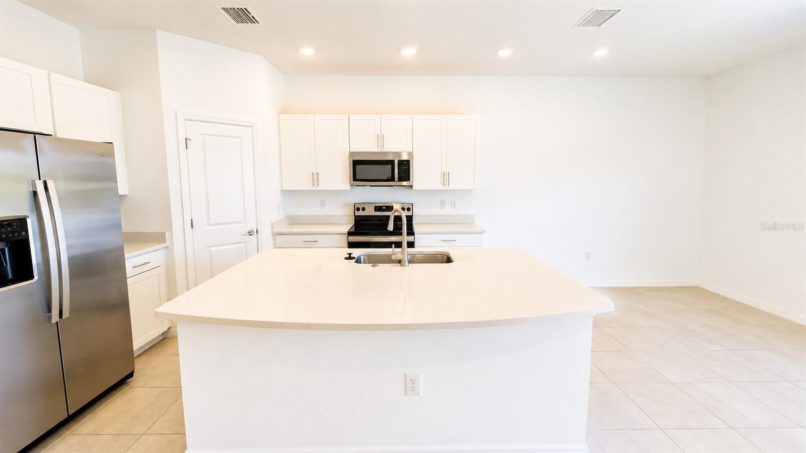 5686 ARCHIPELAGO ST — photo 4
