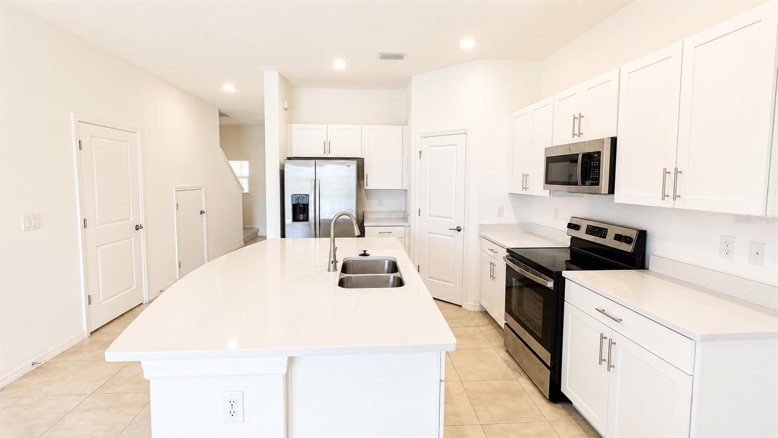 5686 ARCHIPELAGO ST — photo 5